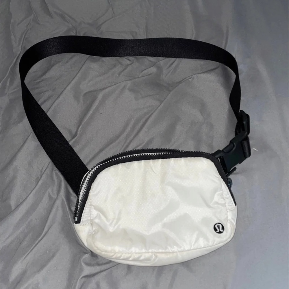Lululemon Everywhere Belt Bag